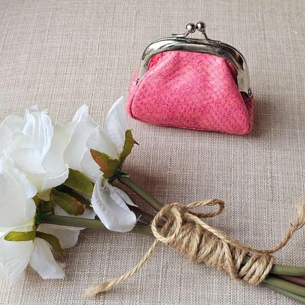 Vintage Genuine Snakeskin Kisslock / Framed Coin Purse / Pouch ( Pink ) - Picture 9 of 12